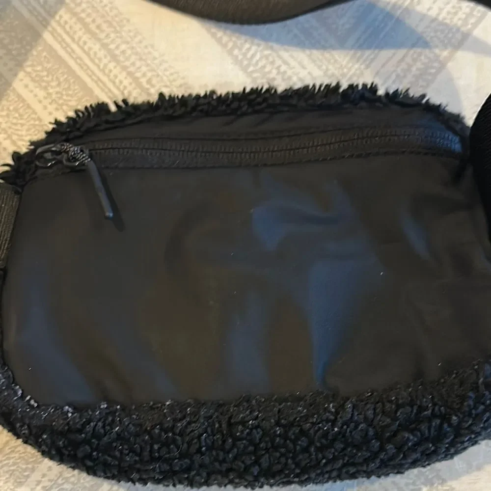 Lululemon Everywhere Fleece Belt Black & Silver Bag 1L